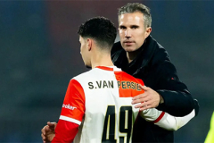 Van Persie phủ nhận thiên vị con trai